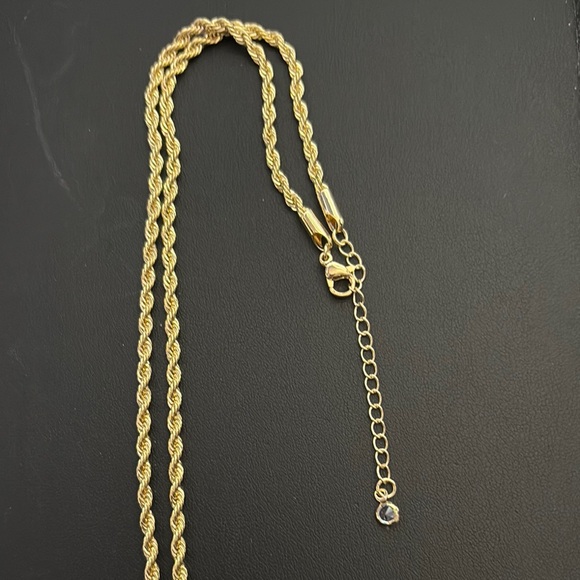 Louis Vuitton Gold Pendant Necklace with unbranded chain - Picture 3 of 5